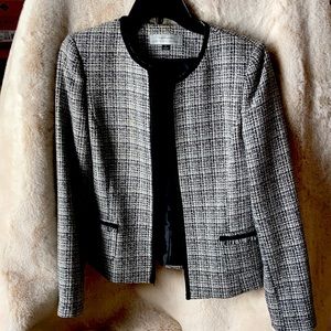 NWOT Tahari Black/White Blazer size 4